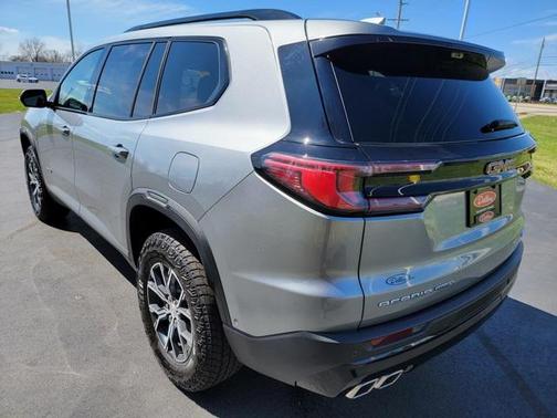 2025 GMC Acadia AWD AT4