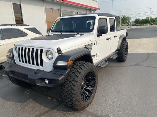 2022 Jeep Gladiator Sport