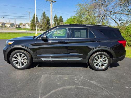 Agate Black Metallic 2022 Ford Explorer XLT