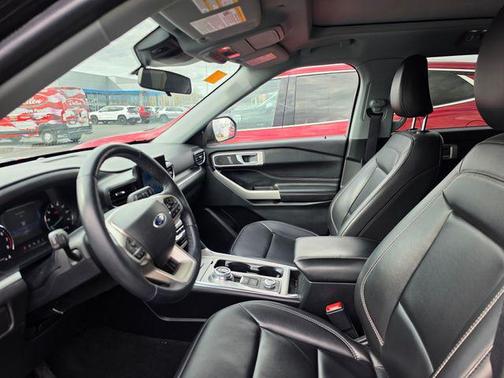 Agate Black Metallic 2022 Ford Explorer XLT