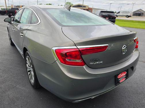 Pepperdust Metallic 2017 Buick LaCrosse Essence