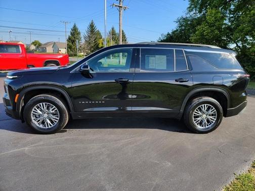 2025 Chevrolet Traverse LT