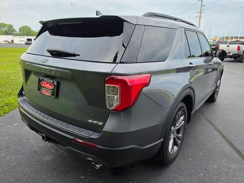 Carbonized Gray Metallic 2022 Ford Explorer XLT