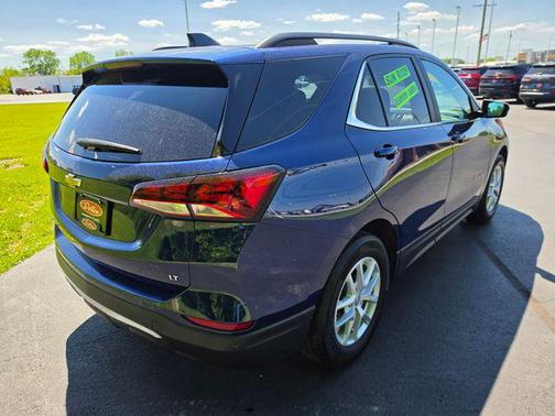 Blue Glow Metallic 2022 Chevrolet Equinox 1LT