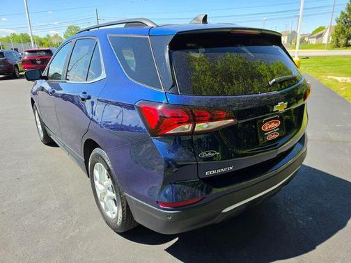 Blue Glow Metallic 2022 Chevrolet Equinox 1LT