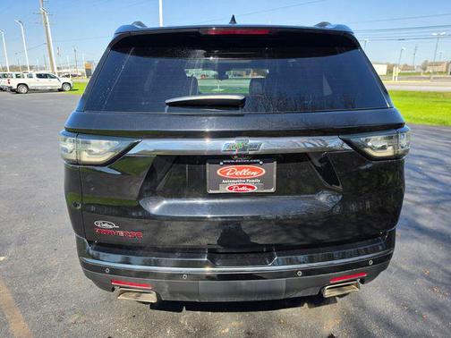 Mosaic Black Metallic 2020 Chevrolet Traverse Premier