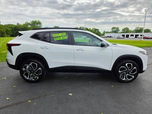 Summit White 2024 Chevrolet Trax FWD 2RS