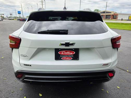 Summit White 2024 Chevrolet Trax FWD 2RS