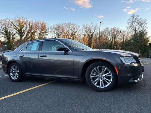 2019 Chrysler 300 Touring
