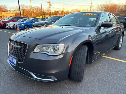 2019 Chrysler 300 Touring