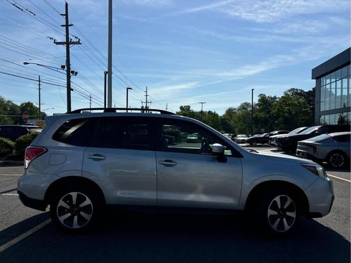 Ice Silver Metallic 2017 Subaru Forester 2.5i Premium