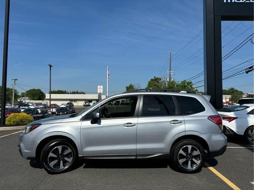 Ice Silver Metallic 2017 Subaru Forester 2.5i Premium