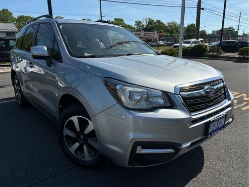 Ice Silver Metallic 2017 Subaru Forester 2.5i Premium