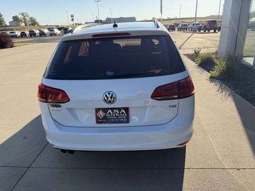 2016 Volkswagen Golf SportWagen TSI S 4-Door