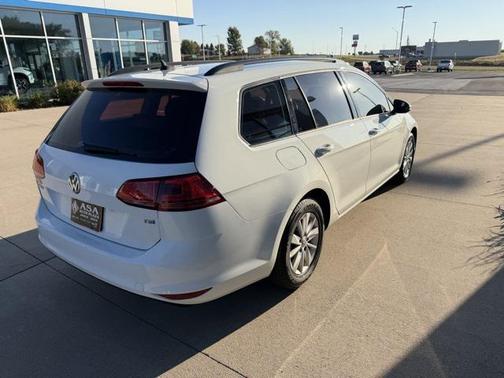 2016 Volkswagen Golf SportWagen TSI S 4-Door