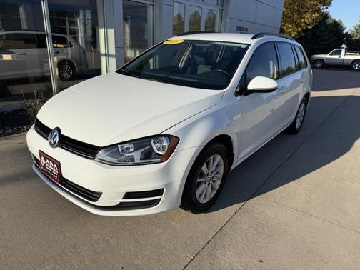 2016 Volkswagen Golf SportWagen TSI S 4-Door