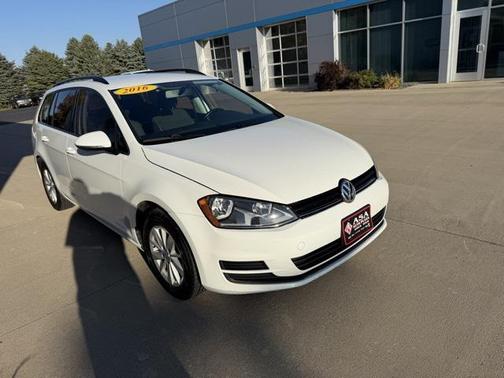 2016 Volkswagen Golf SportWagen TSI S 4-Door