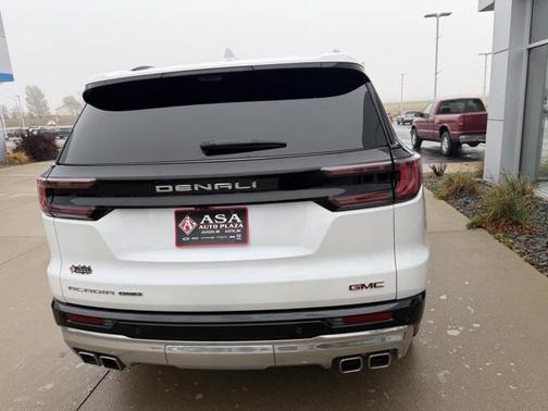 2025 GMC Acadia Denali