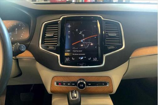 2021 Volvo XC90 T6 Momentum