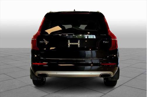 2021 Volvo XC90 T6 Momentum