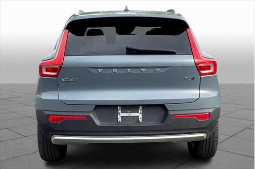 2020 Volvo XC40 T5 Momentum
