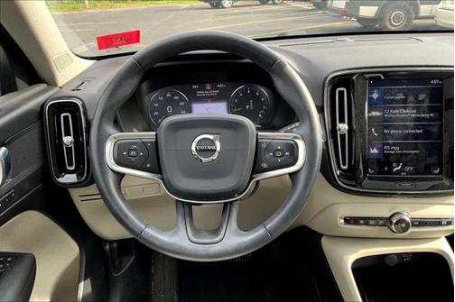 2020 Volvo XC40 T5 Momentum