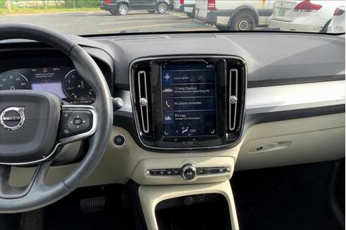 2020 Volvo XC40 T5 Momentum