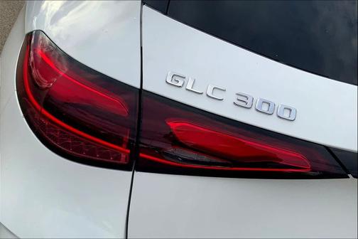 2026 Mercedes-Benz GLC 300 4MATIC