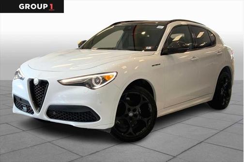 2023 Alfa Romeo Stelvio Estrema AWD