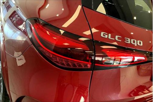 2025 Mercedes-Benz GLC 300 4MATIC