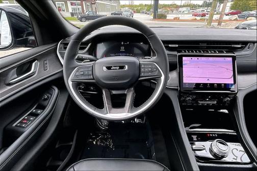 Diamond Black Crystal Pearlcoat 2025 Jeep Grand Cherokee Limited