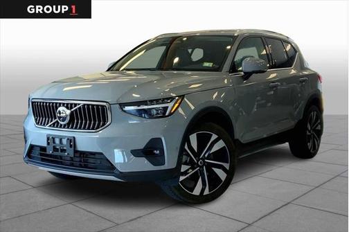 2024 Volvo XC40 B5 Ultimate Bright Theme