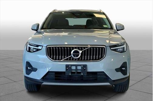 2024 Volvo XC40 B5 Ultimate Bright Theme