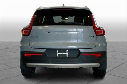 2024 Volvo XC40 B5 Ultimate Bright Theme