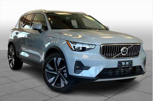 2024 Volvo XC40 B5 Ultimate Bright Theme