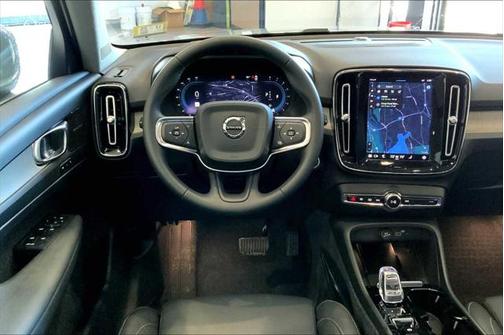 2024 Volvo XC40 B5 Ultimate Bright Theme