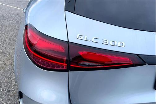 2026 Mercedes-Benz GLC 300 4MATIC