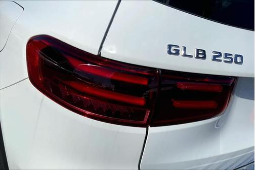 2025 Mercedes-Benz GLB 250 4MATIC