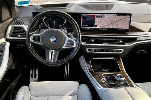 2024 BMW X5 M60i