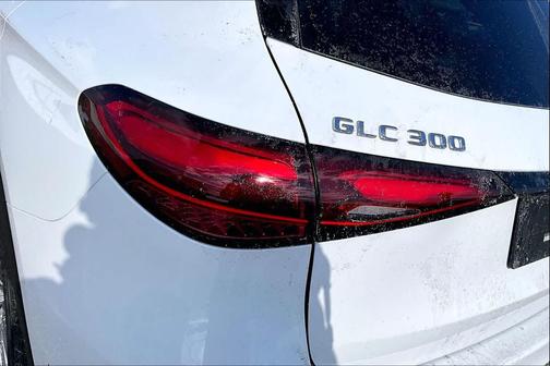 MANUFAKTUR Moonlight White Metallic 2026 Mercedes-Benz GLC 300 4MATIC