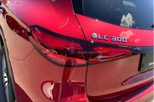 2025 Mercedes-Benz GLC 300 4MATIC