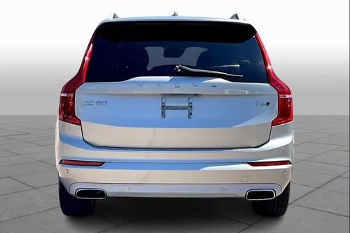2017 Volvo XC90 T6 Momentum
