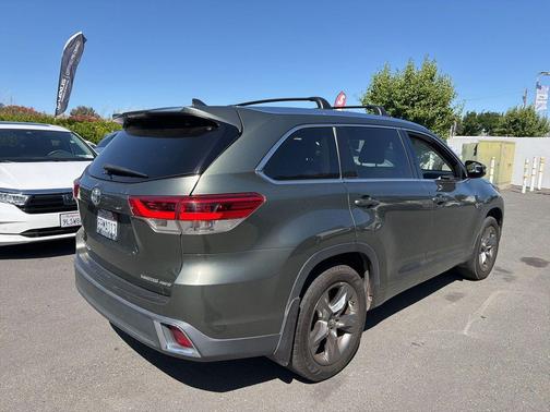 Alumina Jade Metallic 2017 Toyota Highlander Limited Platinum