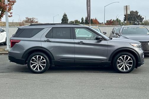 2022 Ford Explorer ST-Line