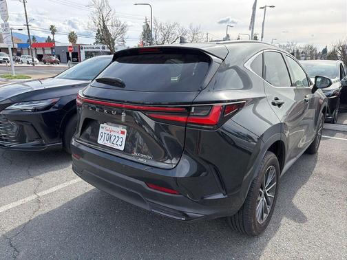 2025 Lexus NX 350h Premium