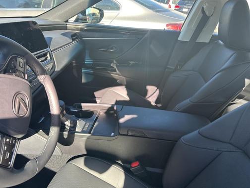 2025 Lexus ES 350 Base