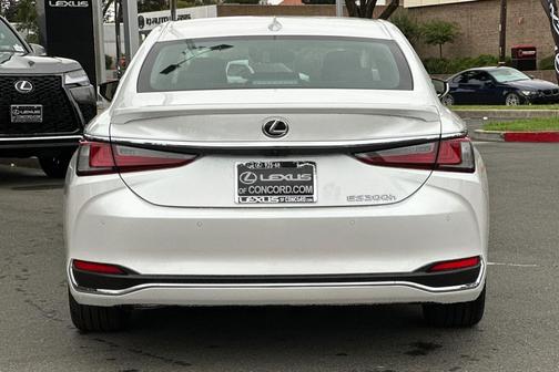 2025 Lexus ES 300h Base