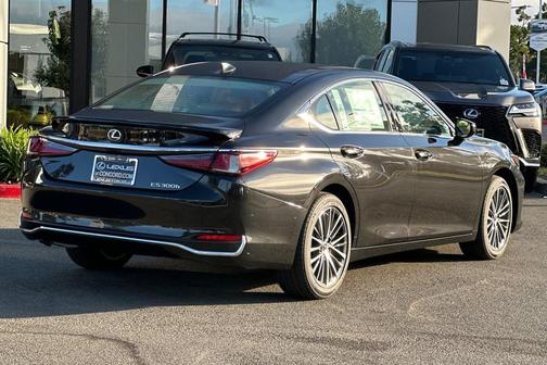 2025 Lexus ES 300h Base