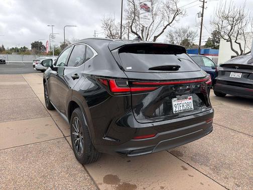 2025 Lexus NX 350h Premium