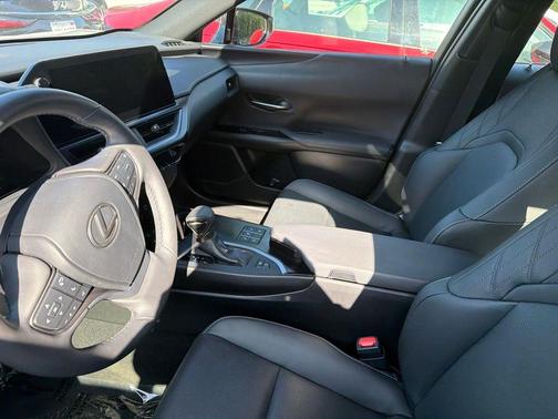 Eminent White Pearl 2024 Lexus UX 250h Base